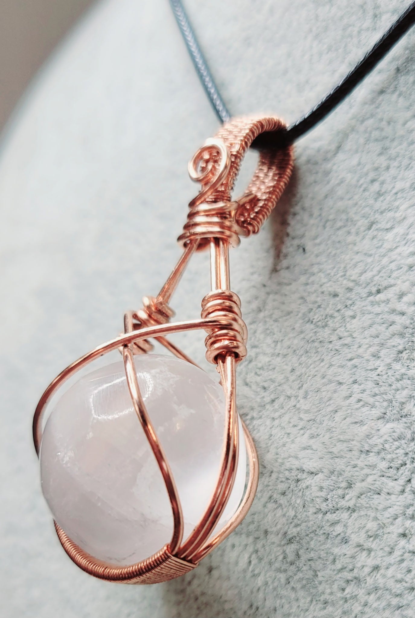 Selenite fidget Pendant
Handwrapped in Copper