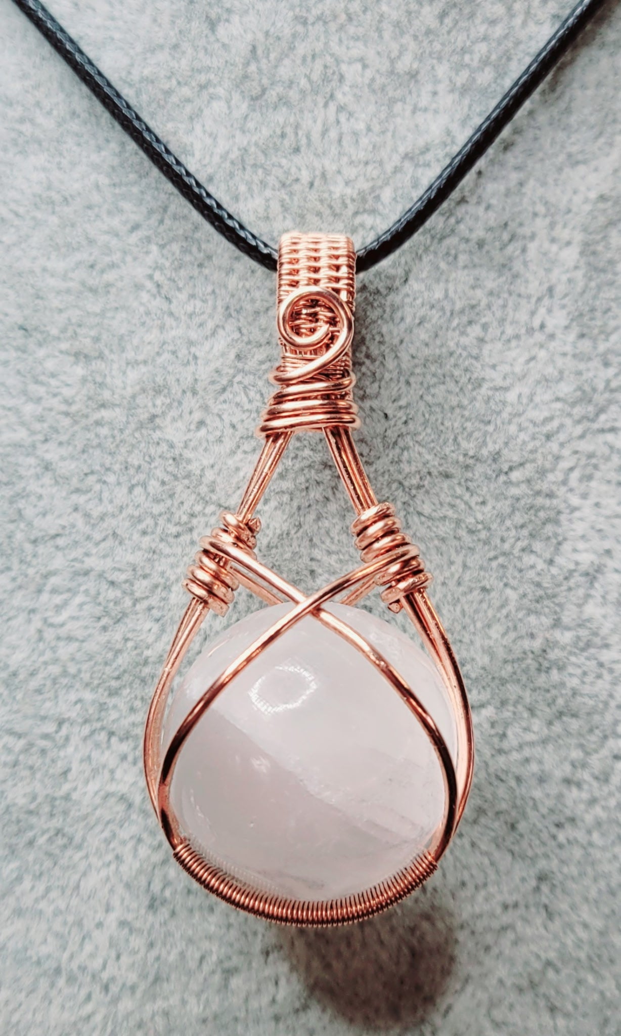 Selenite fidget Pendant
Handwrapped in Copper